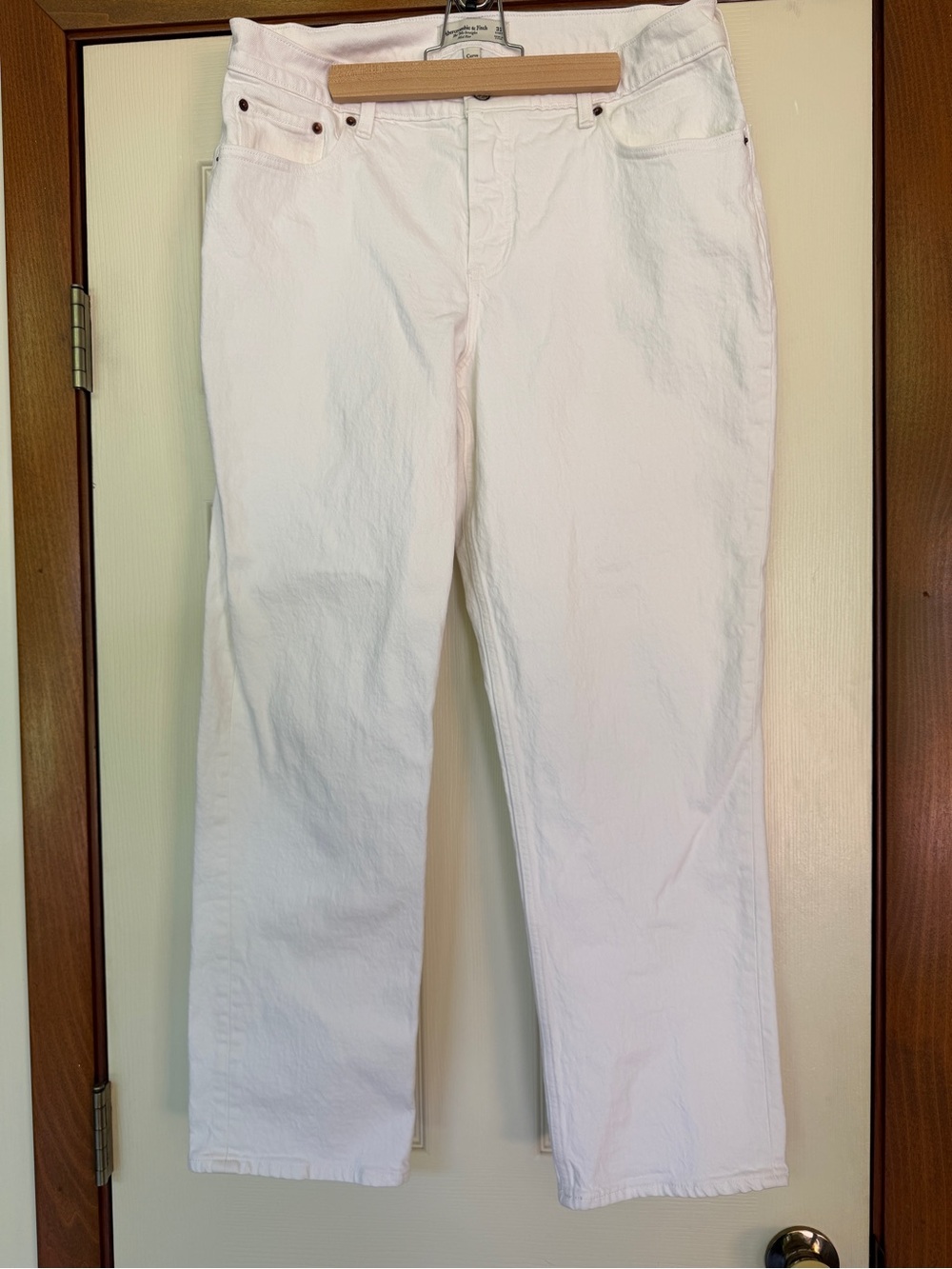 Abercrombie & Fitch White Curve Love Mid Rise 90s Straight Jeans